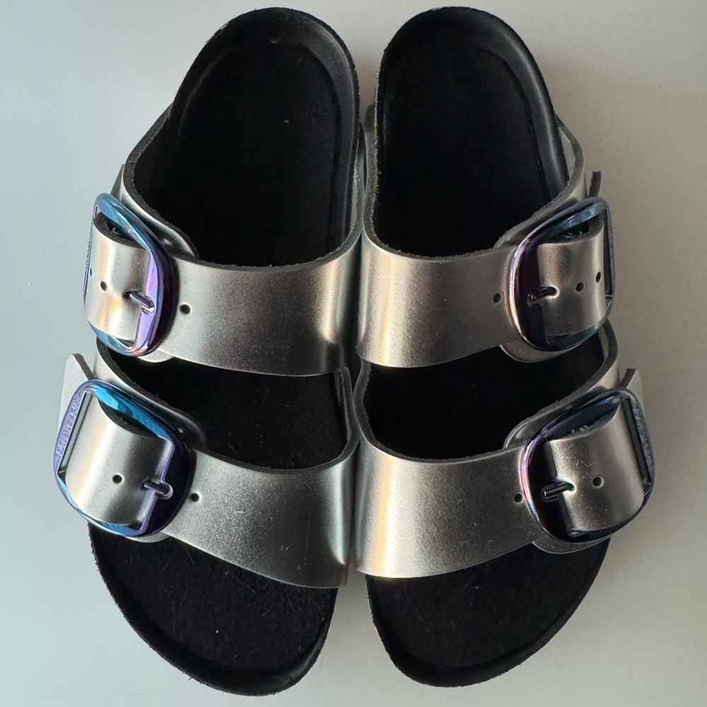 Like New Arizona Bug Buckle Birkenstock Metallic Silver - size 35